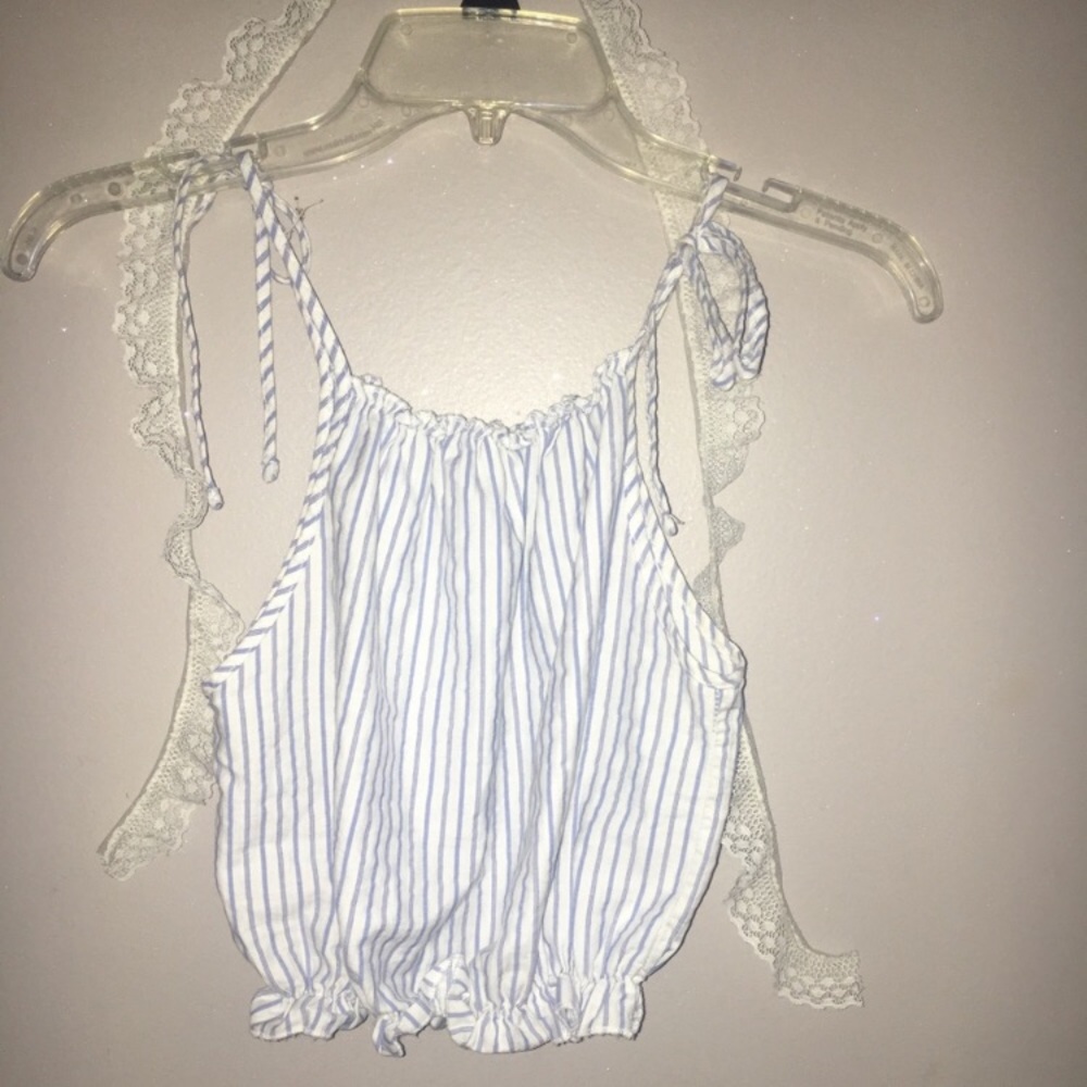 Brandy Melville tie shoulder top